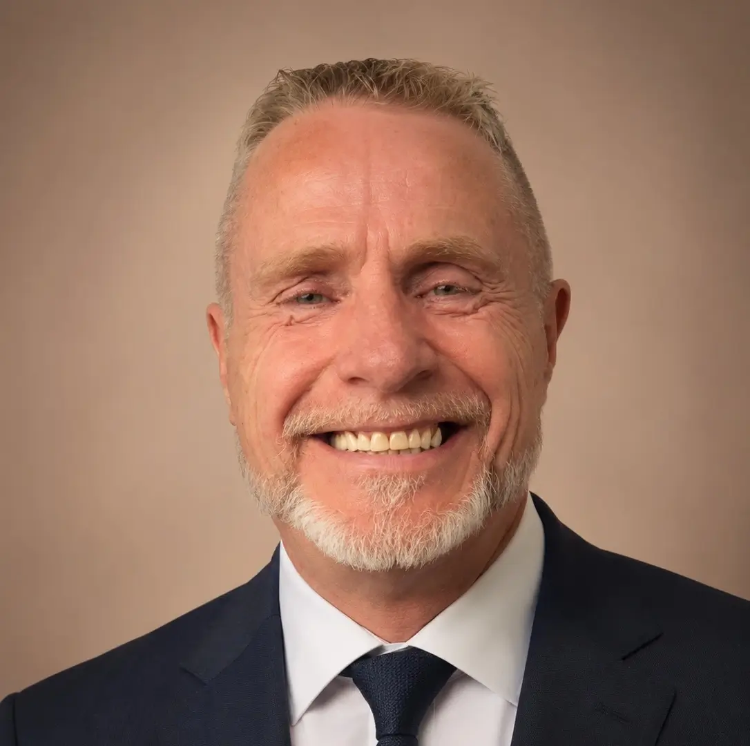 Robert Maher<br />
Geschäftsführer & Immobilienexperte</p>
<p>Langjährige Erfahrung, regionale Marktkenntnis und persönliches Engagement – für Immobilien in und um München.